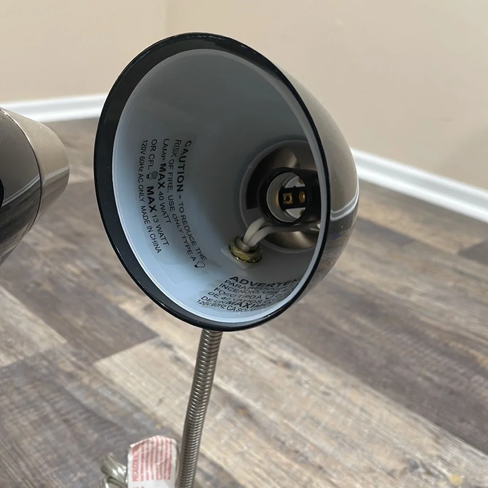 2 Lamps - Picture 3 of 7